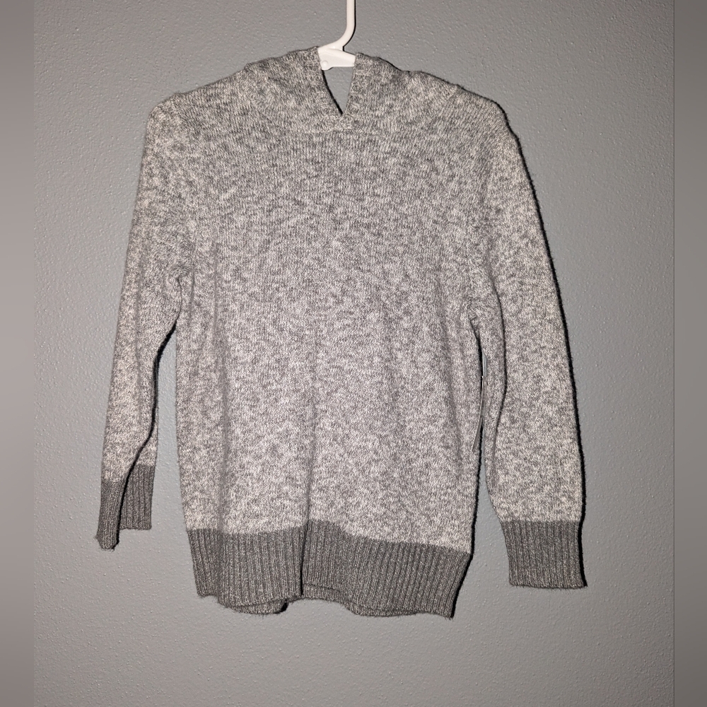 NWT. Youth Old Navy 3T hooded sweater. Gray Hooded Sweater Size 3T.